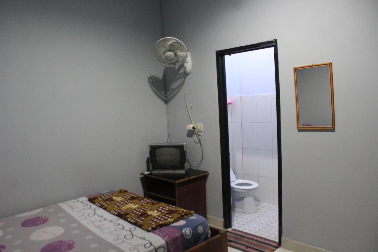Penginapan Artha Praya Esterno foto